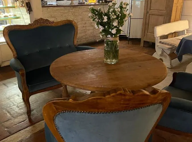 Stajnia Bialy Borek בית הארחה Biskupice Kocurów