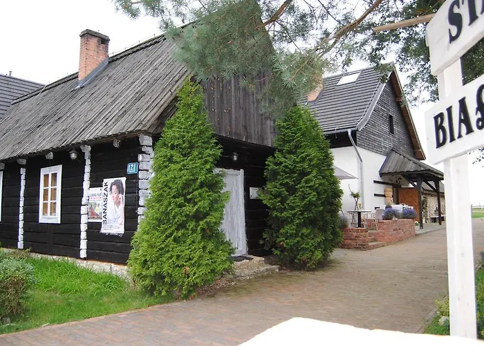 Stajnia Bialy Borek בית הארחה Biskupice Kocurów