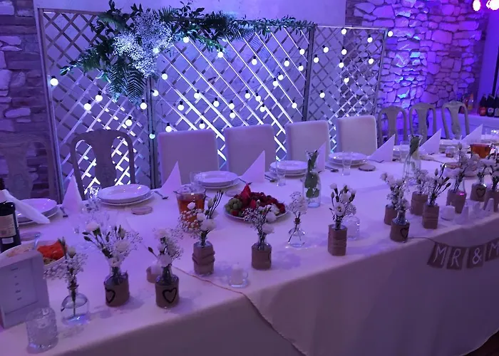 Stajnia Bialy Borek בית הארחה